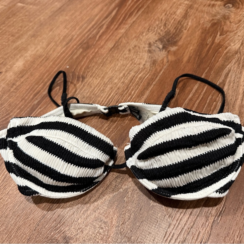 Triangl Swimwear Mala Black and white Bikini Top - Medium